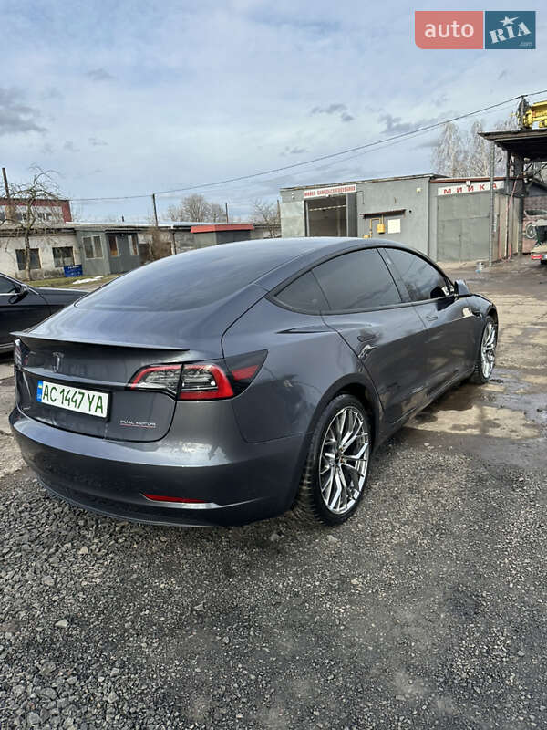 Седан Tesla Model 3 2023 в Львове
