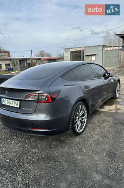 Седан Tesla Model 3 2023 в 