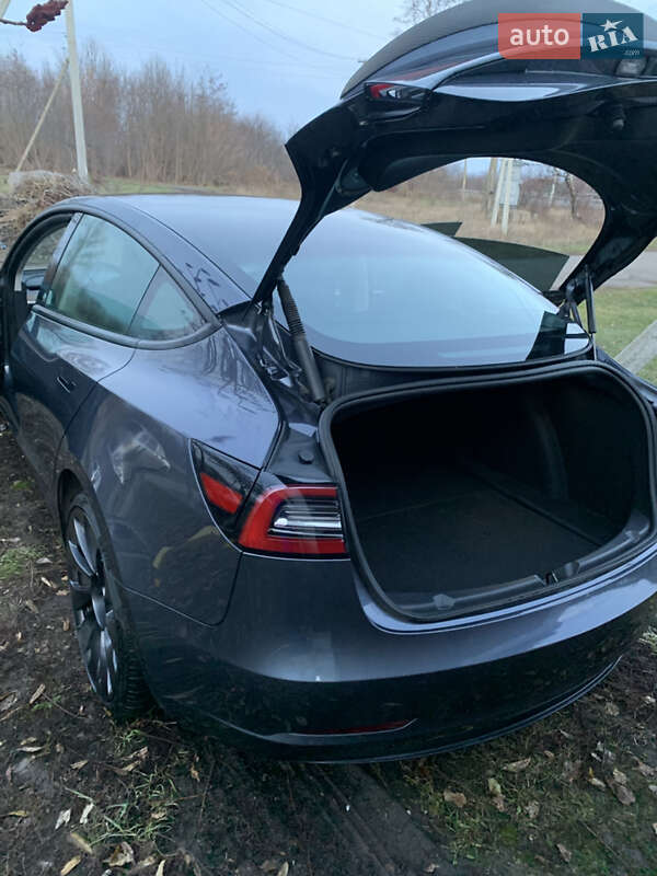 Седан Tesla Model 3 2023 в Гребенке