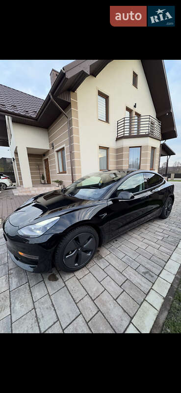 Седан Tesla Model 3 2022 в Львові