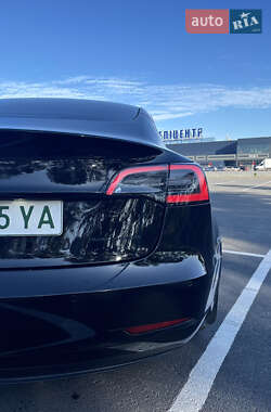 Седан Tesla Model 3 2022 в 