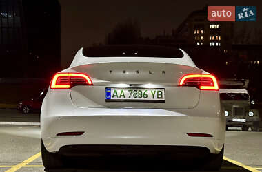 Седан Tesla Model 3 2021 в Киеве