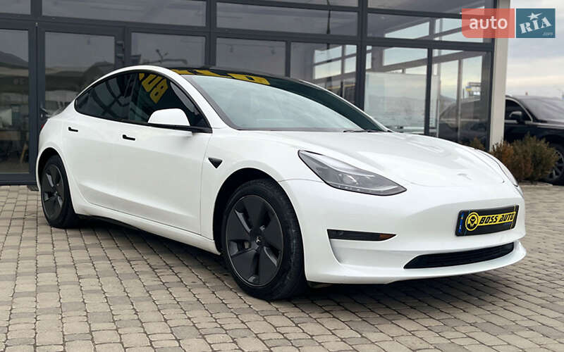 Седан Tesla Model 3 2023 в Мукачево