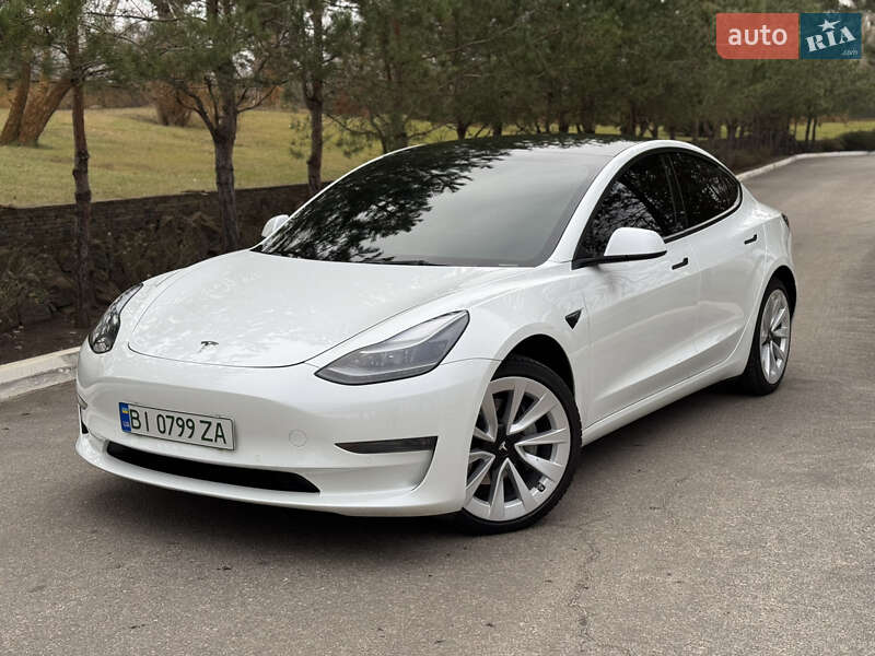 Седан Tesla Model 3 2022 в Киеве