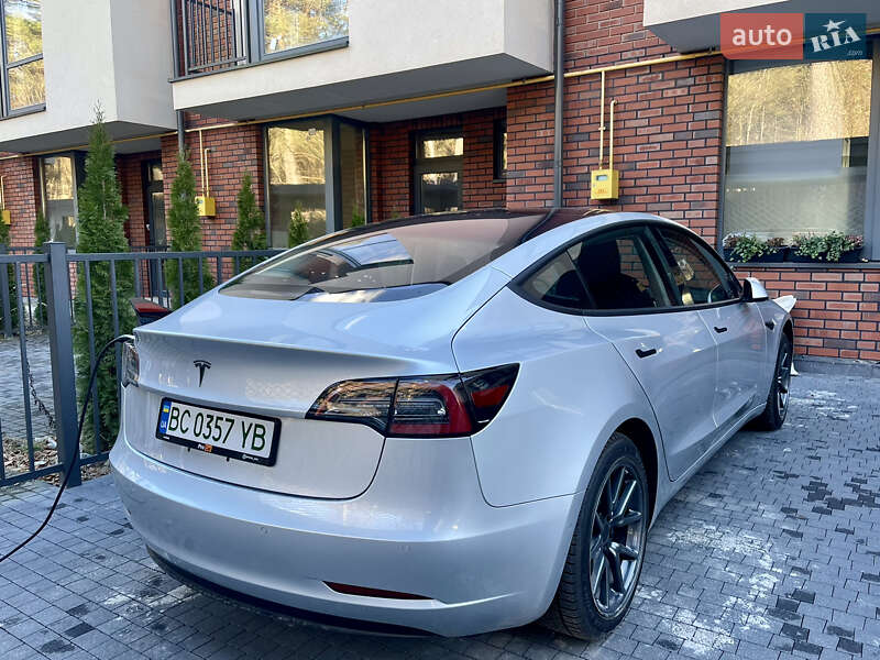 Седан Tesla Model 3 2018 в Львове