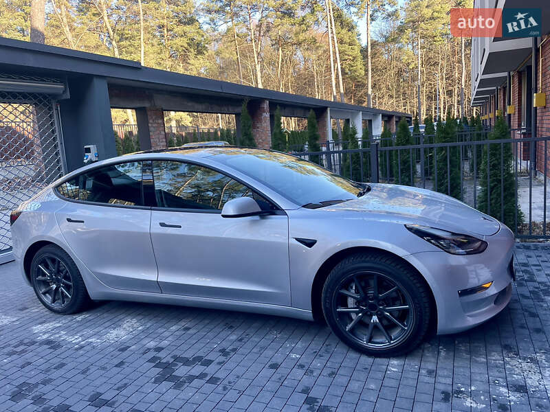 Седан Tesla Model 3 2018 в Львове