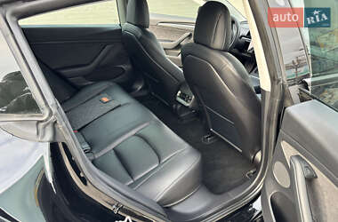 Седан Tesla Model 3 2021 в 