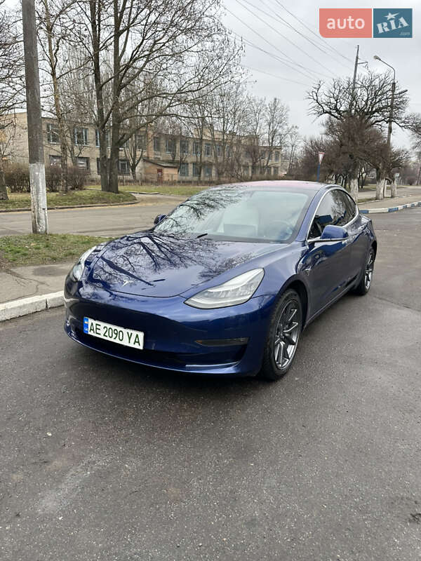 Седан Tesla Model 3 2018 в 