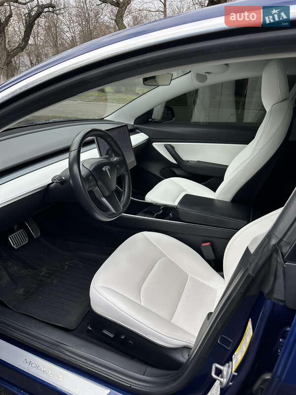 Седан Tesla Model 3 2018 в Одесі