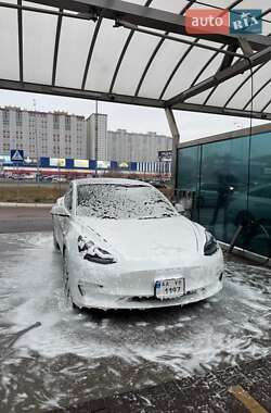 Седан Tesla Model 3 2022 в 