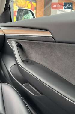 Седан Tesla Model 3 2022 в 