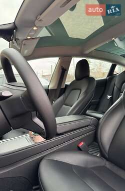 Седан Tesla Model 3 2022 в 