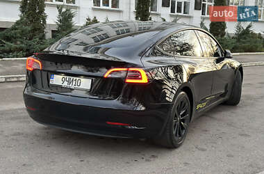 Седан Tesla Model 3 2021 в 