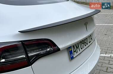 Седан Tesla Model 3 2022 в 