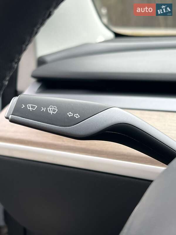 Седан Tesla Model 3 2022 в Коростені