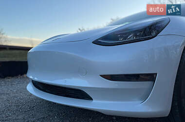 Седан Tesla Model 3 2021 в Калуше