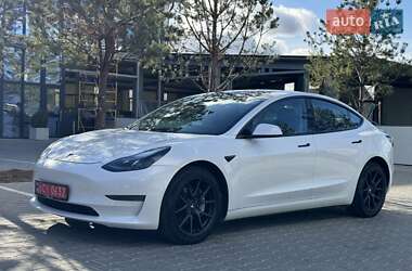 Седан Tesla Model 3 2022 в Ровно