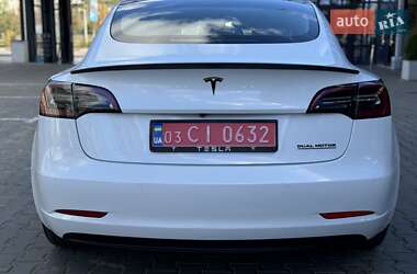 Седан Tesla Model 3 2022 в Ровно