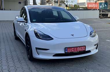 Седан Tesla Model 3 2022 в Ровно