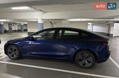 Седан Tesla Model 3 2022 в 