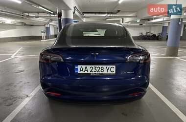 Седан Tesla Model 3 2022 в 