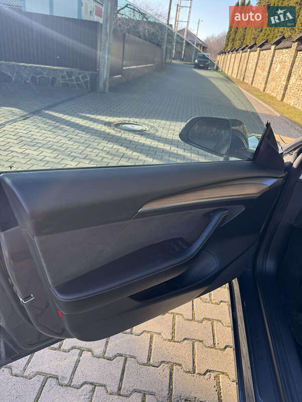 Седан Tesla Model 3 2022 в Надвірній