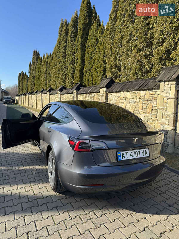 Седан Tesla Model 3 2022 в Надвірній