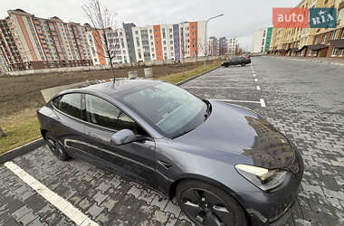 Седан Tesla Model 3 2022 в 