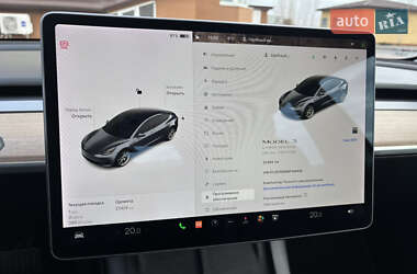 Седан Tesla Model 3 2022 в 