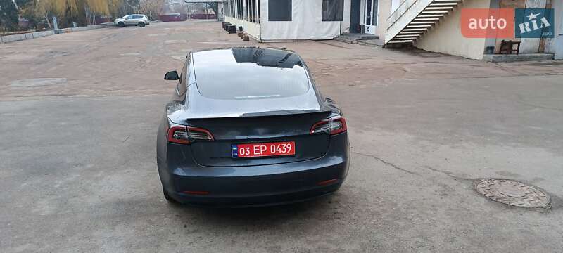 Седан Tesla Model 3 2018 в Чернигове
