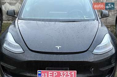 Седан Tesla Model 3 2022 в Рівному