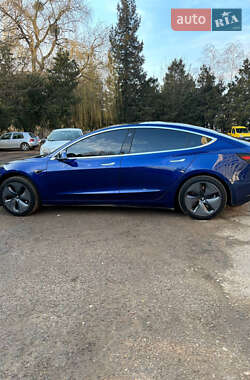 Седан Tesla Model 3 2020 в Черновцах