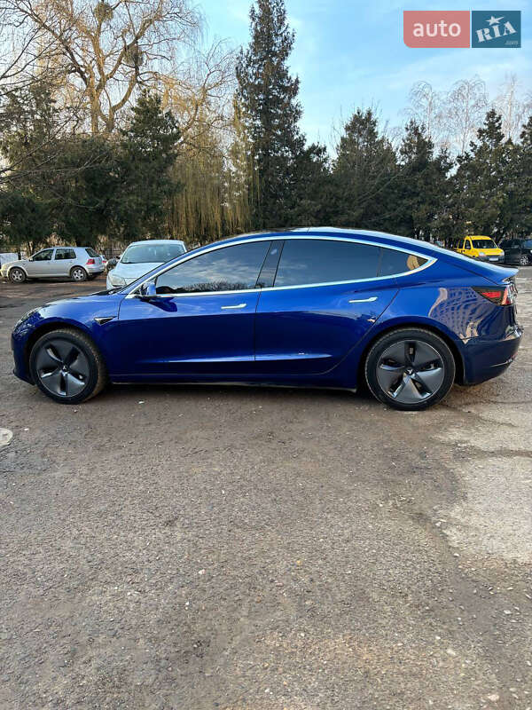 Седан Tesla Model 3 2020 в Чернівцях