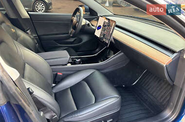 Седан Tesla Model 3 2020 в Черновцах