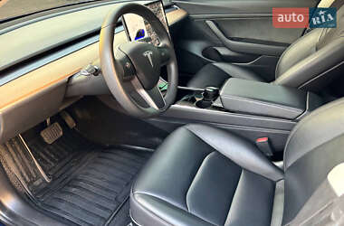 Седан Tesla Model 3 2020 в Черновцах