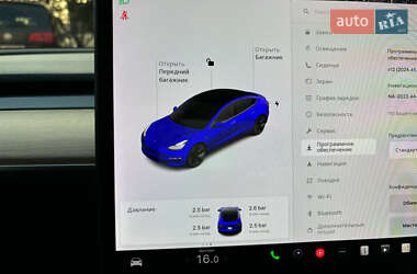 Седан Tesla Model 3 2020 в Черновцах