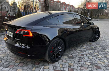Седан Tesla Model 3 2022 в 