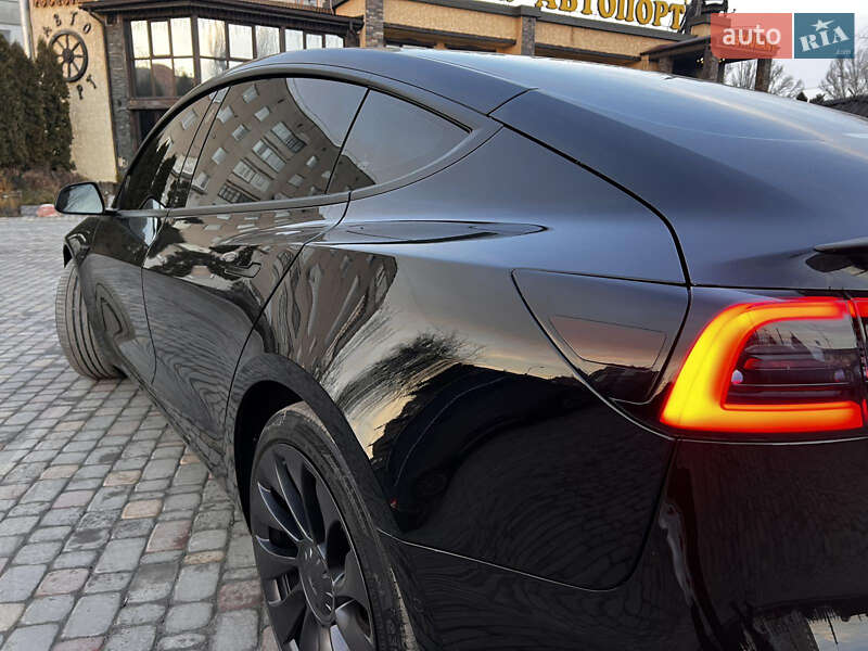 Седан Tesla Model 3 2022 в Тернополе