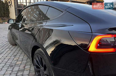 Седан Tesla Model 3 2022 в 