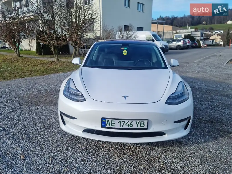 Седан Tesla Model 3 2018 в 