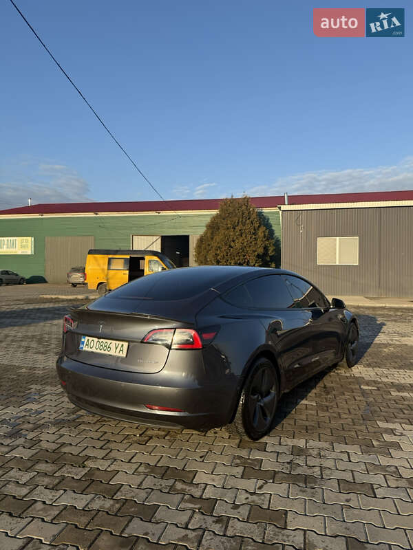 Седан Tesla Model 3 2021 в Ужгороді