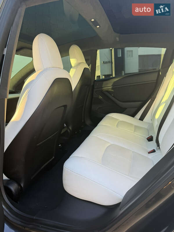 Седан Tesla Model 3 2021 в Ужгороді