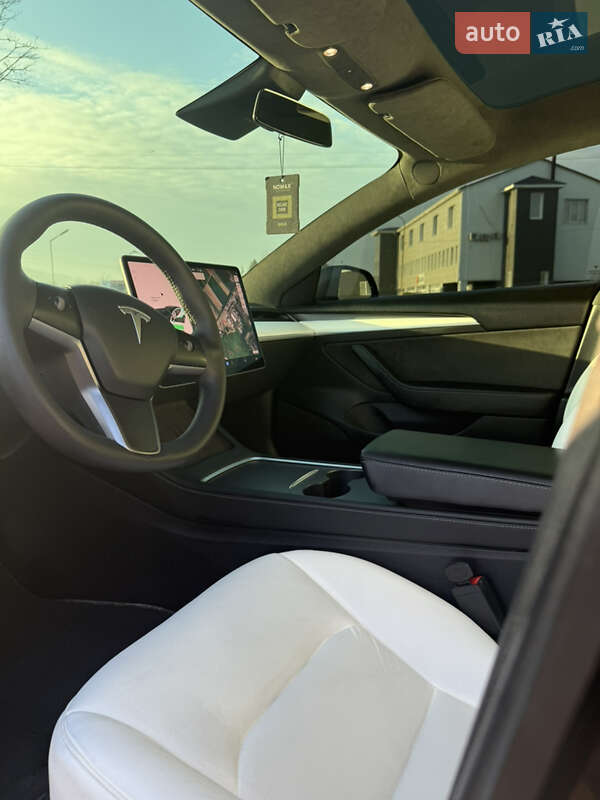 Седан Tesla Model 3 2021 в Ужгороді