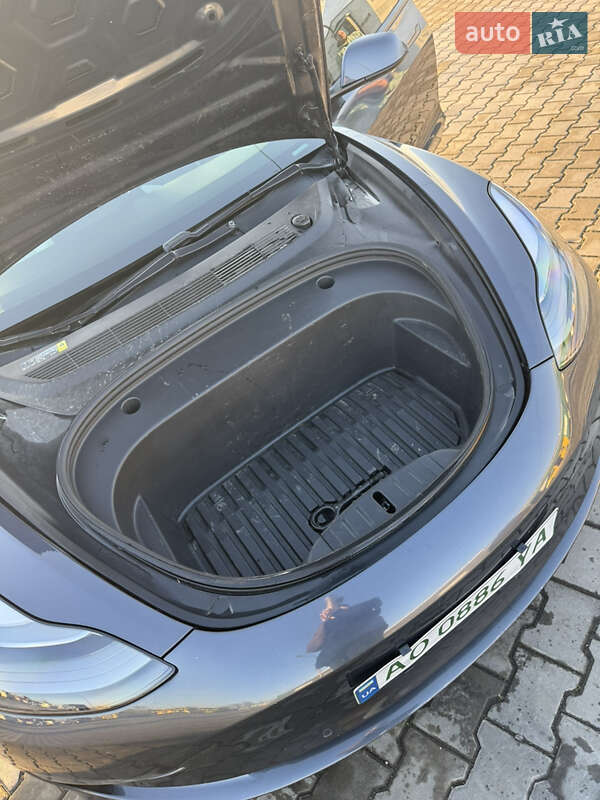 Седан Tesla Model 3 2021 в Ужгороді