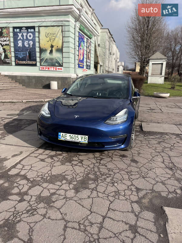 Седан Tesla Model 3 2019 в 