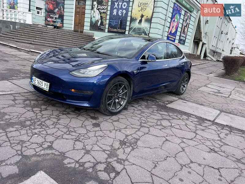 Седан Tesla Model 3 2019 в Кам'янському