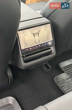Седан Tesla Model 3 2024 в 
