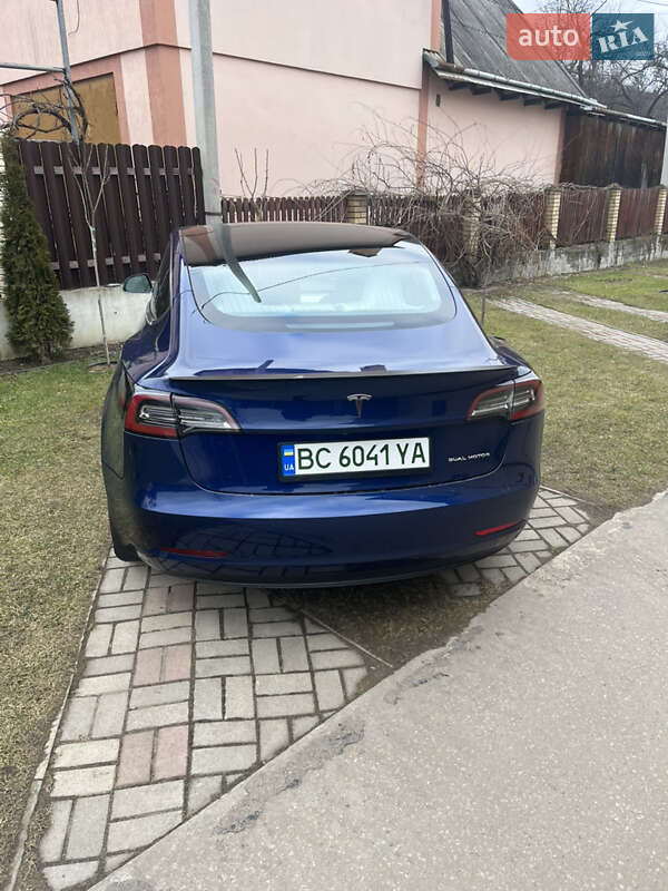 Седан Tesla Model 3 2019 в Львове