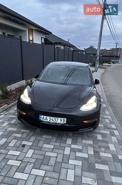 Седан Tesla Model 3 2020 в 