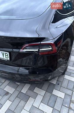 Седан Tesla Model 3 2020 в 